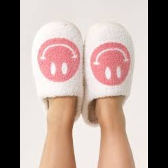 None Shoes - - Retro Smiley face Soft Plush Comfy Warm Slip-on Slippers, Non Slip nwot